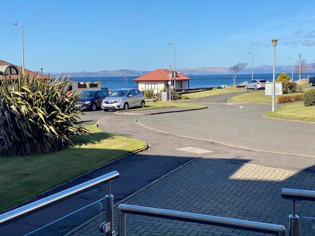 Largs Sea Front, Modern Apartment Exterior foto
